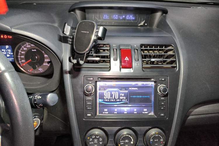 Used Subaru Forester 2013 2.0i Automatic Luxury Navigation Edition Audio And AC Panel