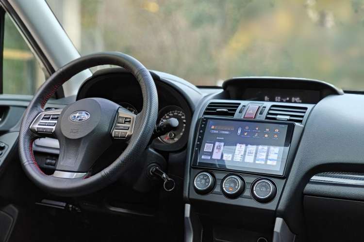 Used Subaru Forester 2013 2.0i Automatic Luxury Edition Audio And AC Panel
