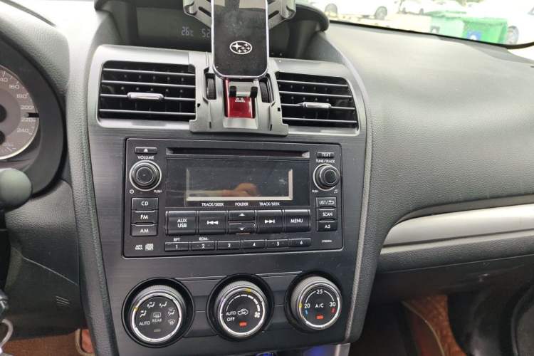 Used Subaru Forester 2013 2.0i Automatic Luxury Edition Audio And AC Panel
