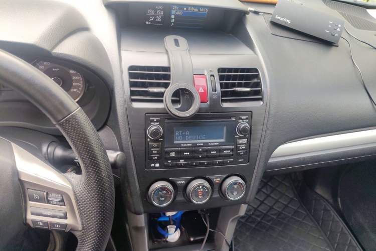 Used Subaru Forester 2013 2.5i Automatic Luxury Edition Audio And AC Panel