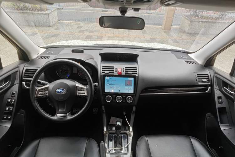 Used Subaru Forester 2013 2.5i Automatic Luxury Edition Center Console