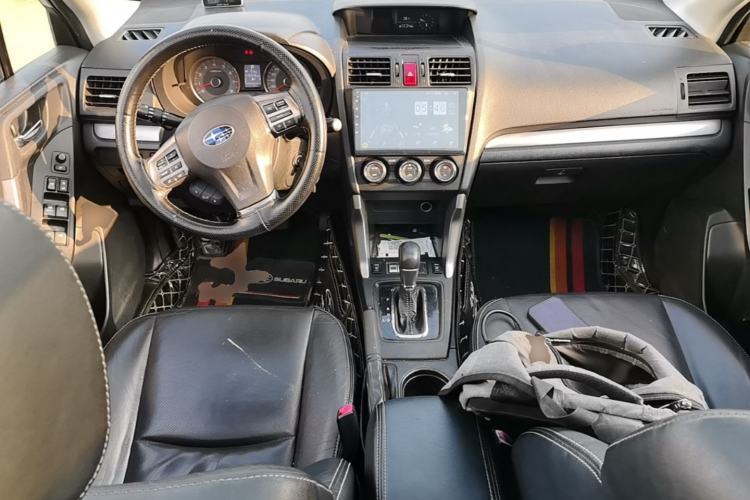 Used Subaru Forester 2013 2.5i Automatic Luxury Edition Center Console