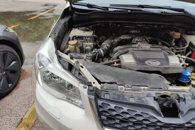 Used Subaru Forester 2013 2.5i Automatic Luxury Edition Engine Bay Right