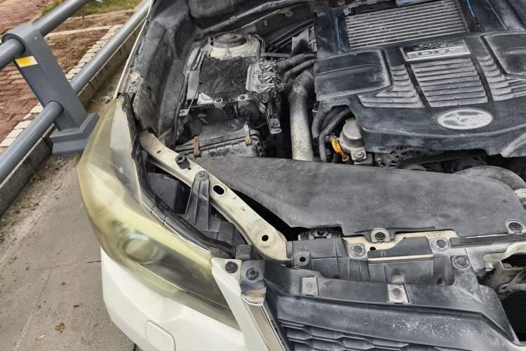 Used Subaru Forester 2013 2.0T Automatic Prestige Navigation Edition Engine Bay Right