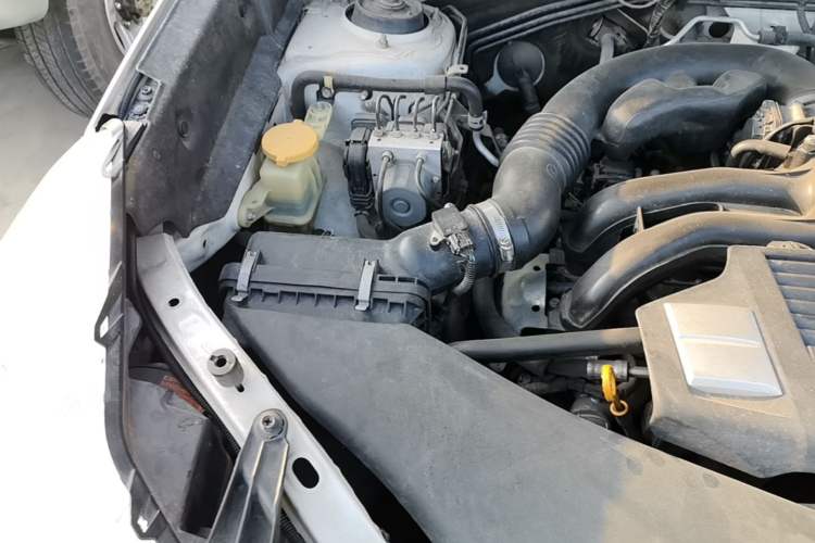Used Subaru Forester 2013 2.5i Automatic Luxury Edition Engine Bay Right