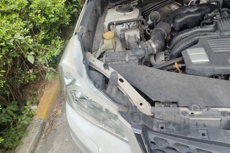 Used Subaru Forester 2013 2.5i Automatic Luxury Edition Engine Bay Right