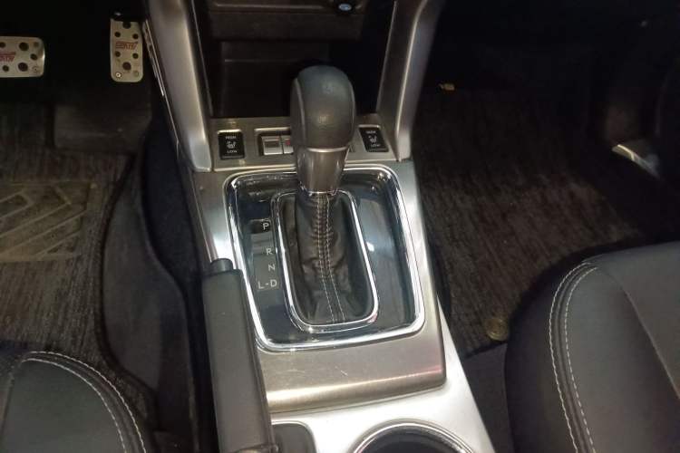 Used Subaru Forester 2013 2.5i Automatic Luxury Edition Gear Lever