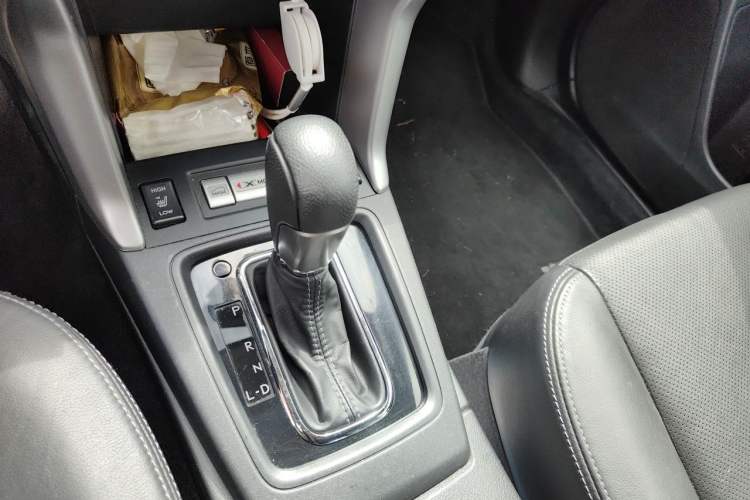 Used Subaru Forester 2013 2.5i Automatic Luxury Edition Gear Lever