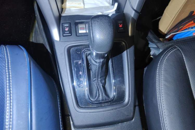 Used Subaru Forester 2013 2.5i Automatic Luxury Navigation Edition Gear Lever