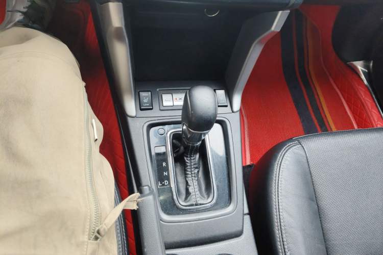 Used Subaru Forester 2013 2.5i Automatic Luxury Navigation Edition Gear Lever