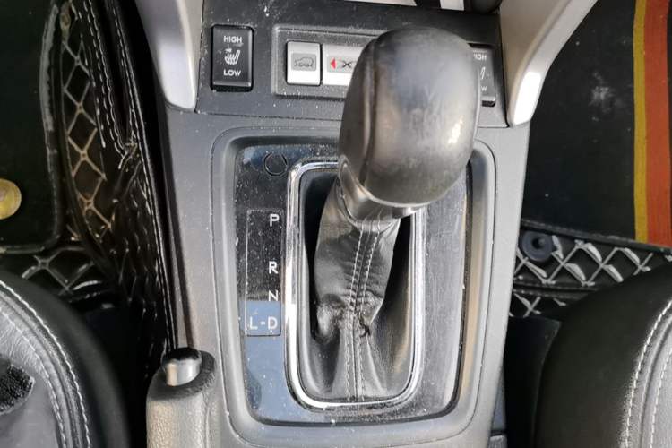 Used Subaru Forester 2013 2.5i Automatic Luxury Edition Gear Lever