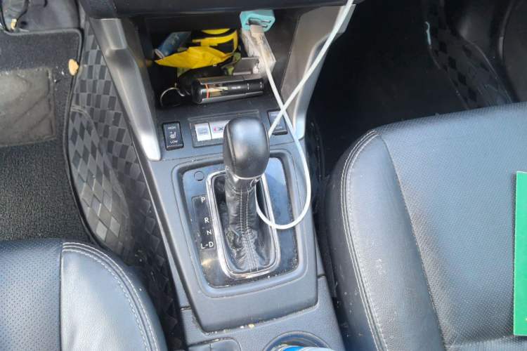 Used Subaru Forester 2013 2.5i Automatic Luxury Edition Gear Lever