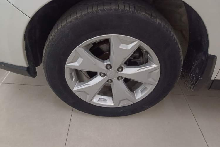 Used Subaru Forester 2013 2.5i Automatic Luxury Edition Left Front Wheel Hub