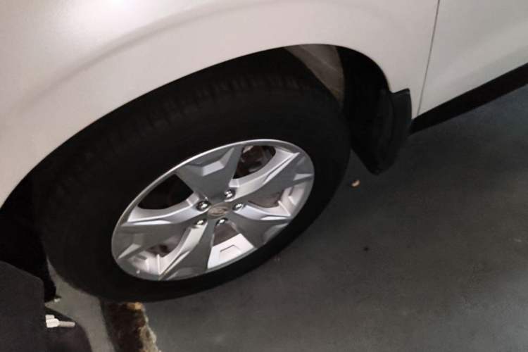Used Subaru Forester 2013 2.5i Automatic Luxury Edition Left Front Wheel Hub
