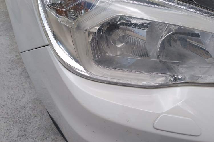 Used Subaru Forester 2013 2.5i Automatic Luxury Edition Right Front Headlight