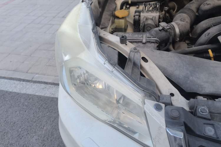 Used Subaru Forester 2013 2.5i Automatic Luxury Edition Right Front Headlight
