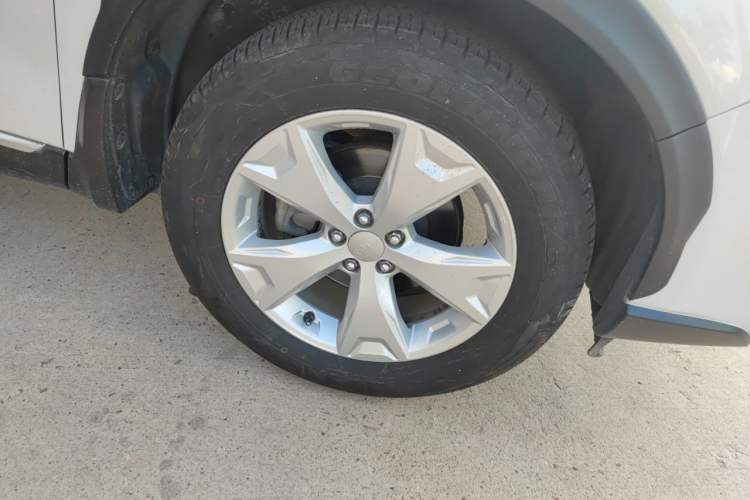 Used Subaru Forester 2013 2.5i Automatic Elite Edition Right Front Wheel Hub