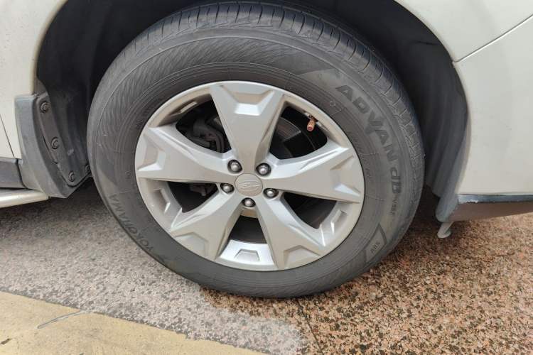 Used Subaru Forester 2013 2.5i Automatic Luxury Edition Right Front Wheel Hub