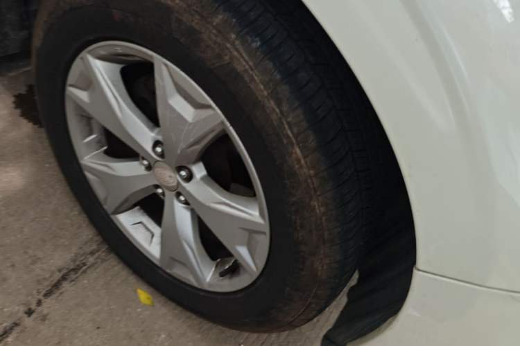 Used Subaru Forester 2013 2.0i Automatic Comfort Edition Right Front Wheel Hub