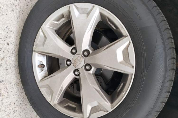 Used Subaru Forester 2013 2.5i Automatic Luxury Edition Right Front Wheel Hub