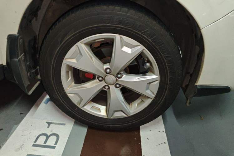 Used Subaru Forester 2013 2.5i Automatic Luxury Edition Right Front Wheel Hub