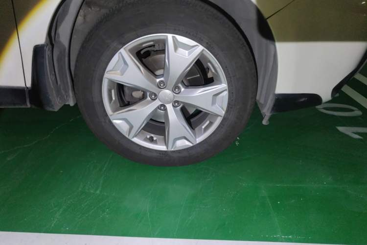 Used Subaru Forester 2013 2.5i Automatic Luxury Navigation Edition Right Front Wheel Hub