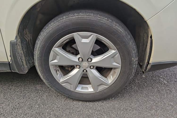 Used Subaru Forester 2013 2.5i Automatic Luxury Edition Right Front Wheel Hub