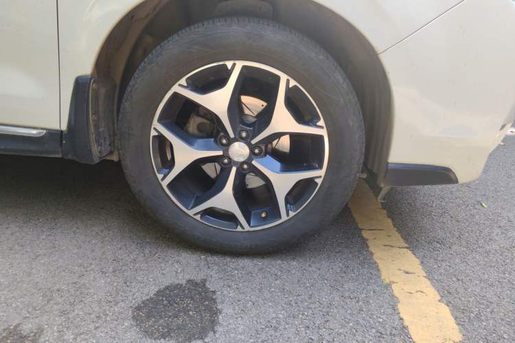 Used Subaru Forester 2013 2.5i Automatic Prestige Edition Right Front Wheel Hub