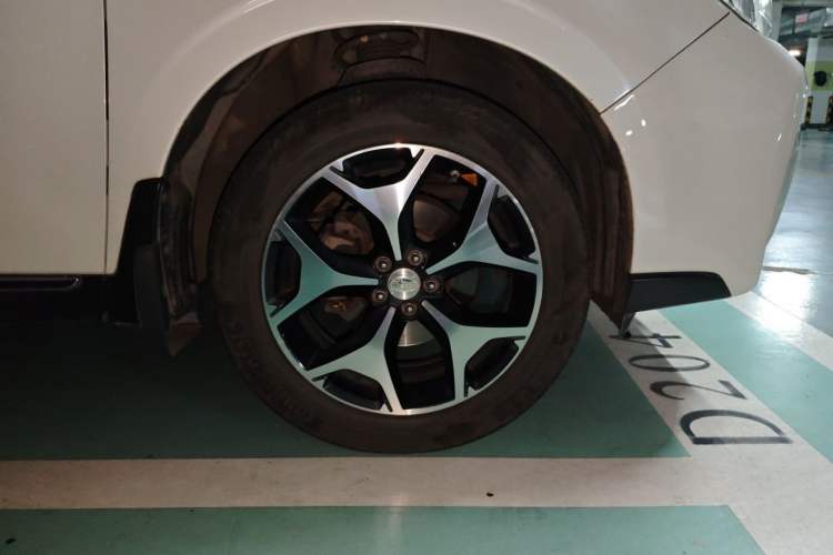 Used Subaru Forester 2013 2.5i Automatic Prestige Edition Right Front Wheel Hub