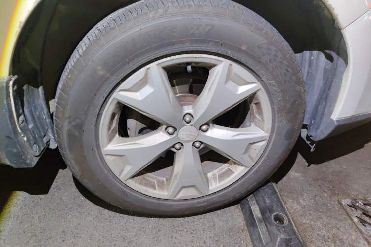 Used Subaru Forester 2013 2.5i Automatic Elite Navigation Edition Right Front Wheel Hub