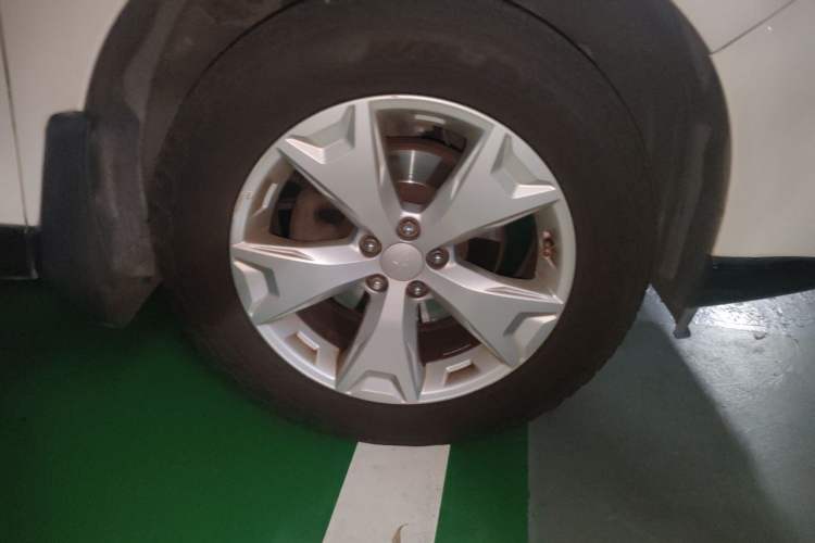 Used Subaru Forester 2013 2.5i Automatic Luxury Edition Right Front Wheel Hub
