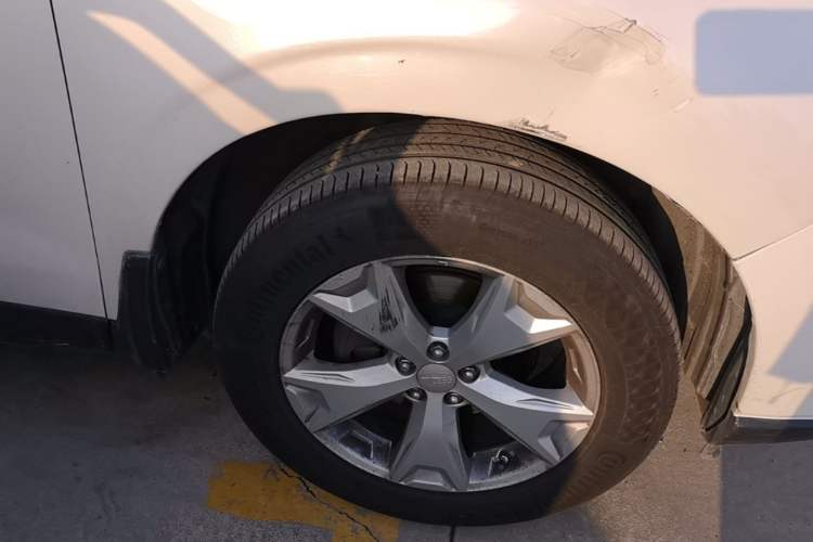Used Subaru Forester 2013 2.5i Automatic Luxury Edition Right Front Wheel Hub