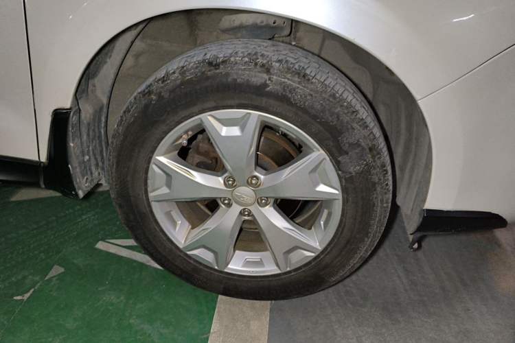 Used Subaru Forester 2013 2.0i Automatic Luxury Navigation Edition Right Front Wheel Hub