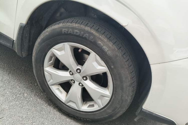 Used Subaru Forester 2013 2.0i Automatic Luxury Edition Right Front Wheel Hub