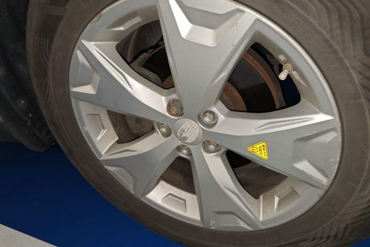 Used Subaru Forester 2013 2.5i Automatic Luxury Edition Right Front Wheel Hub