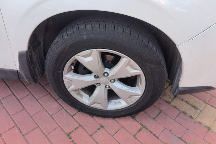 Used Subaru Forester 2013 2.5i Automatic Luxury Edition Right Front Wheel Hub