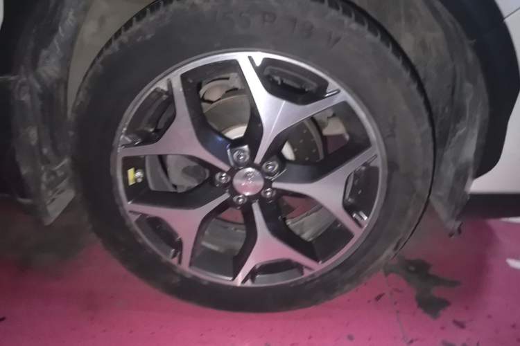 Used Subaru Forester 2013 2.5i Automatic Prestige Edition Right Front Wheel Hub