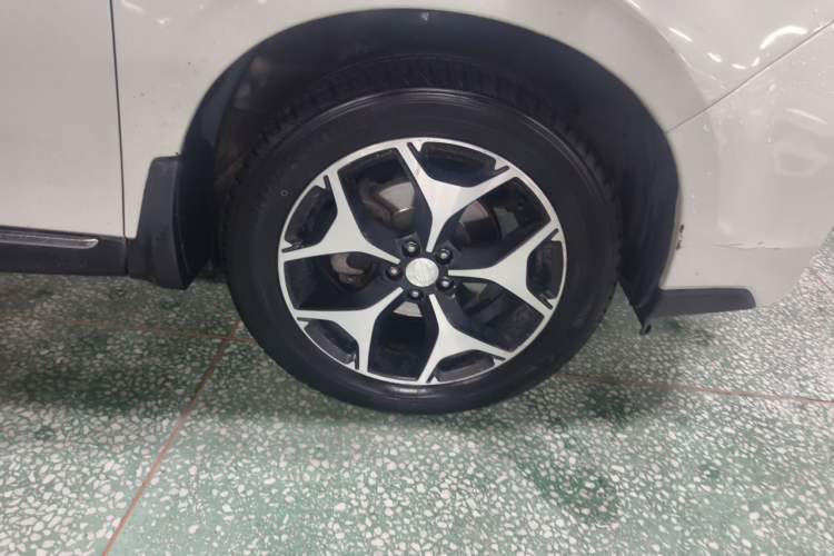 Used Subaru Forester 2013 2.5i Automatic Luxury Navigation Edition Right Front Wheel Hub