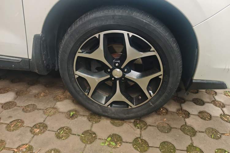 Used Subaru Forester 2013 2.5i Automatic Prestige Edition Right Front Wheel Hub