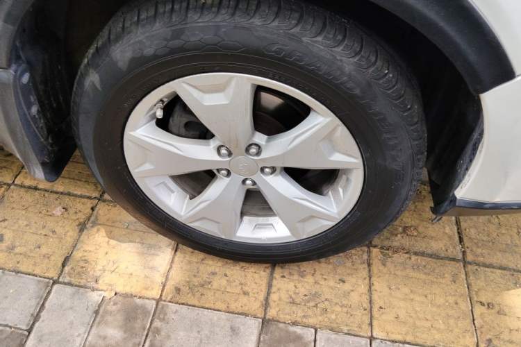 Used Subaru Forester 2013 2.5i Automatic Luxury Edition Right Front Wheel Hub