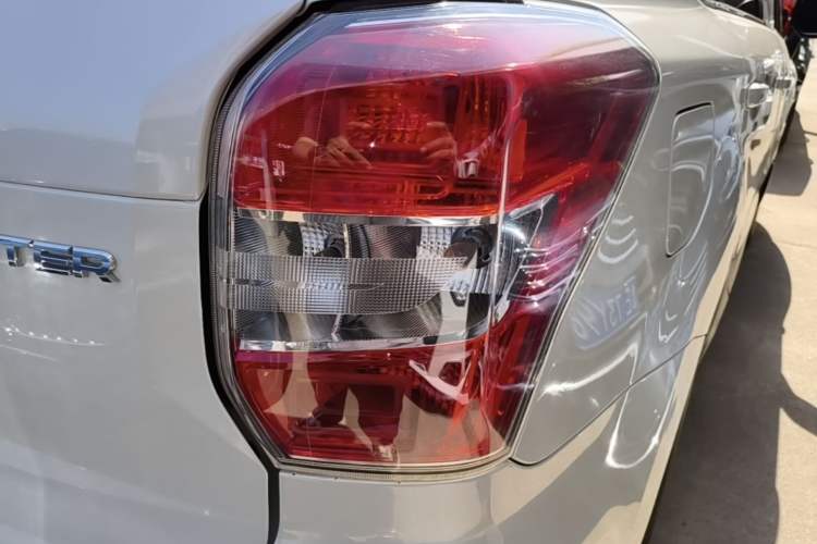 Used Subaru Forester 2013 2.0i Automatic Luxury Edition Right Rear Taillight