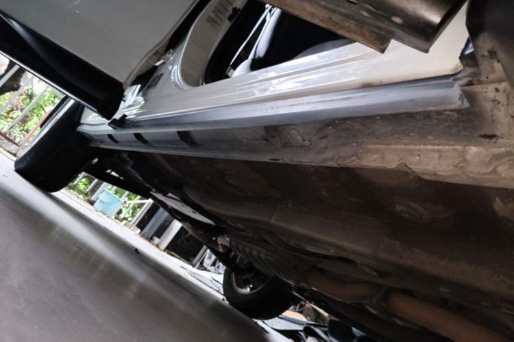 Used Subaru Forester 2013 2.5i Automatic Luxury Edition Right Side Sill