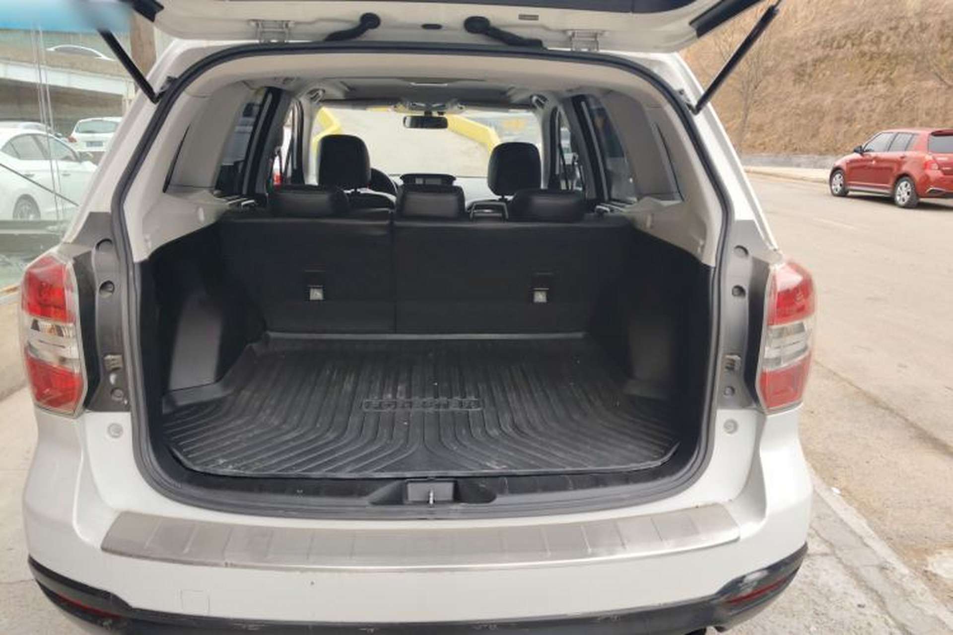 Used Subaru Forester 2013 2.5i Automatic Luxury Navigation Edition Trunk