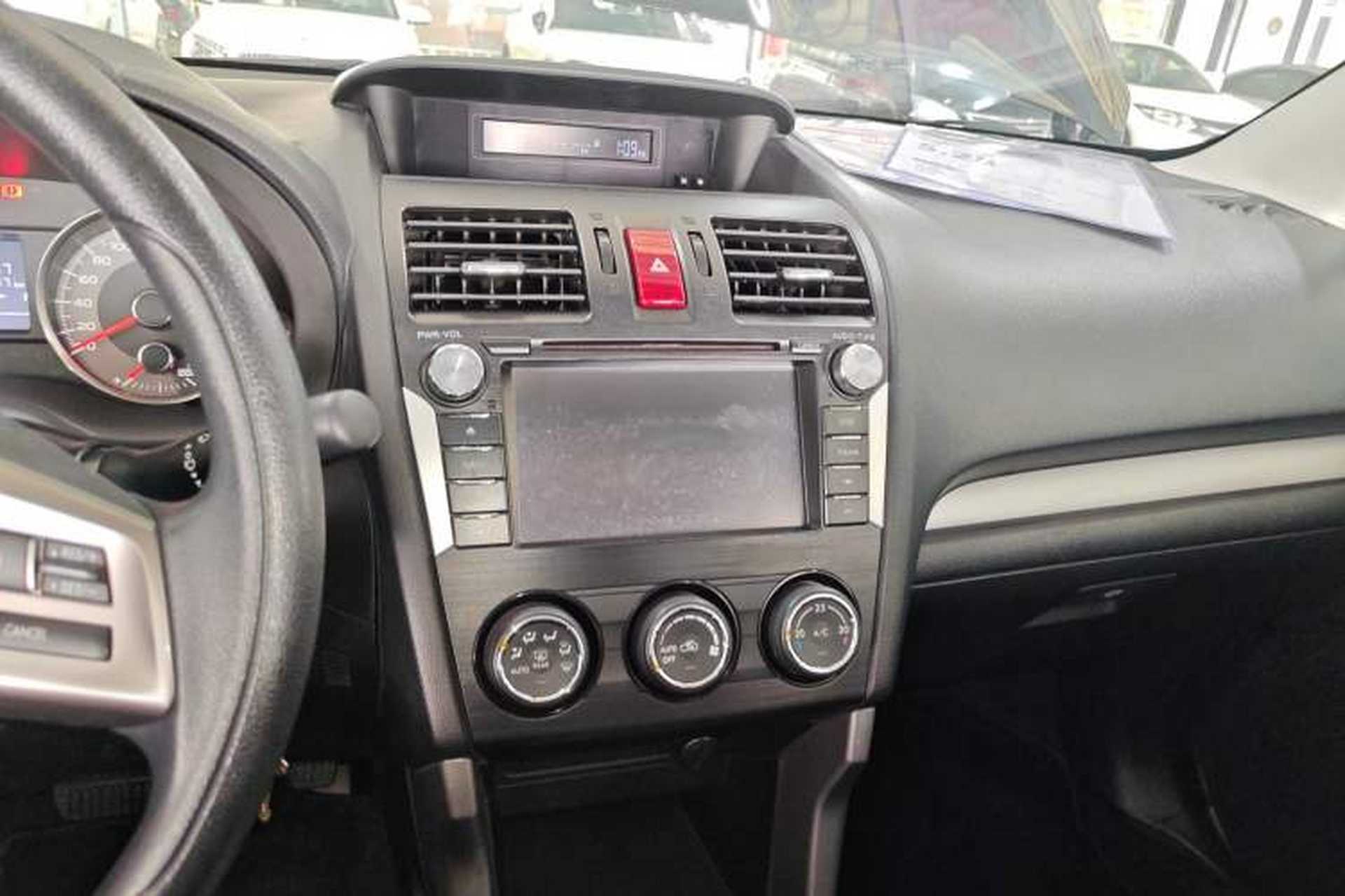 Used Subaru Forester 2014 2.0i Automatic Comfort Edition Audio And AC Panel