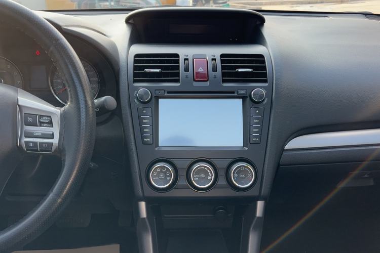 Used Subaru Forester 2014 2.0i Automatic Luxury Edition Audio And AC Panel