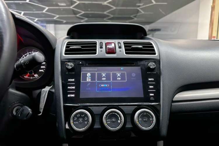 Used Subaru Forester 2014 2.5i Automatic Elite Edition Audio And AC Panel