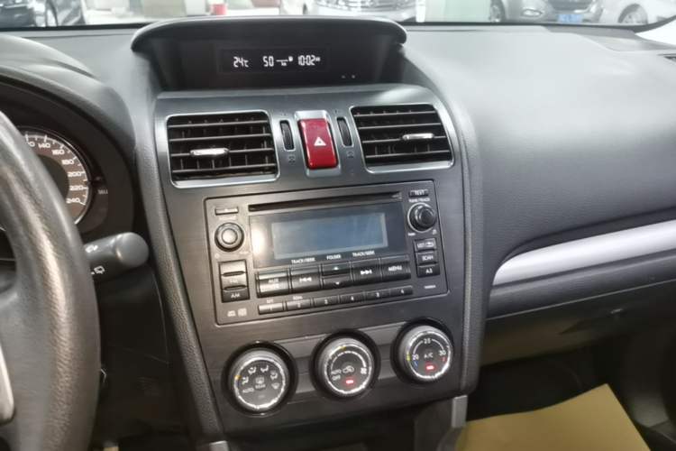 Used Subaru Forester 2014 2.5i Automatic Elite Edition Audio And AC Panel