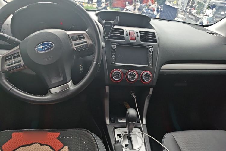 Used Subaru Forester 2014 2.0i Automatic Luxury Edition Center Console