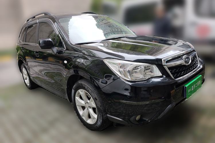 Used Subaru Forester 2014 2.0i Automatic Luxury Edition Front Right 45 Deg
