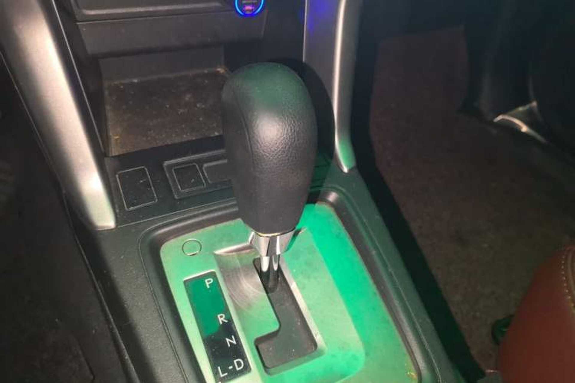 Used Subaru Forester 2014 2.0i Automatic Comfort Edition Gear Lever